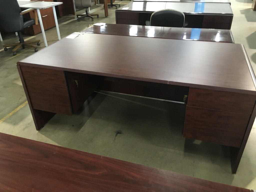 National 36x72 DP Desk (mahogany)