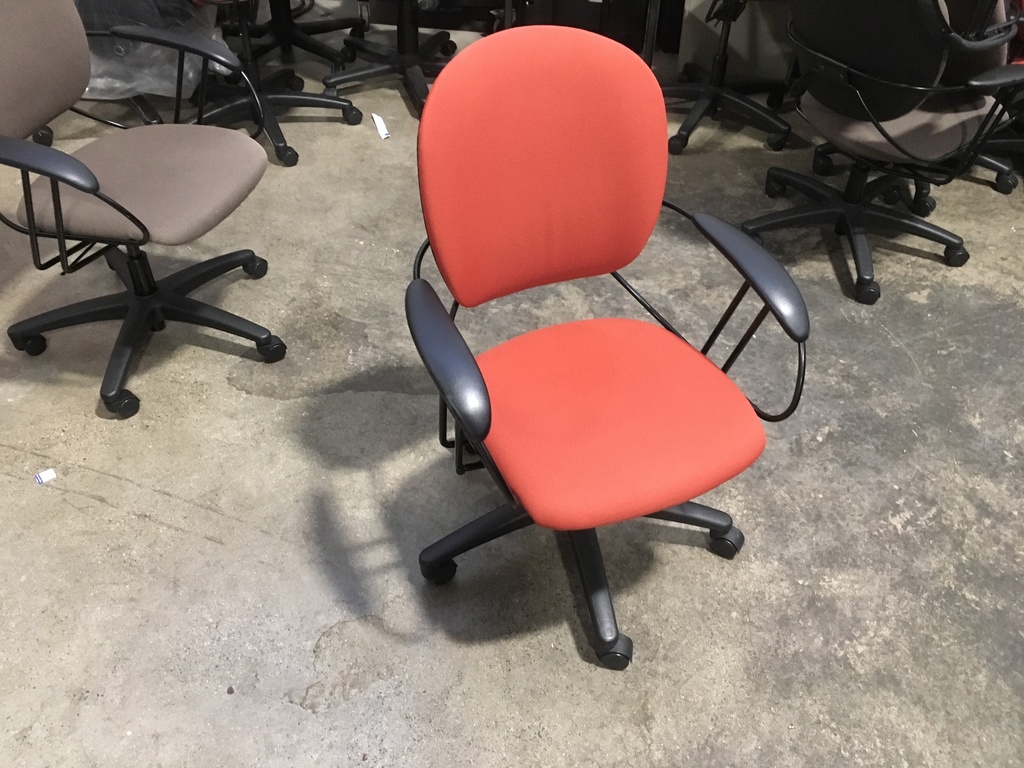 Steelcase Uno Chair (Auburn)