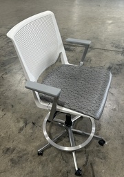 Haworth Very White Huddle table Chairs