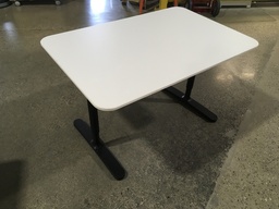 47 1/4"x31 1/2" white table