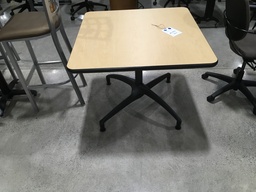 30x30 Table (blonde)